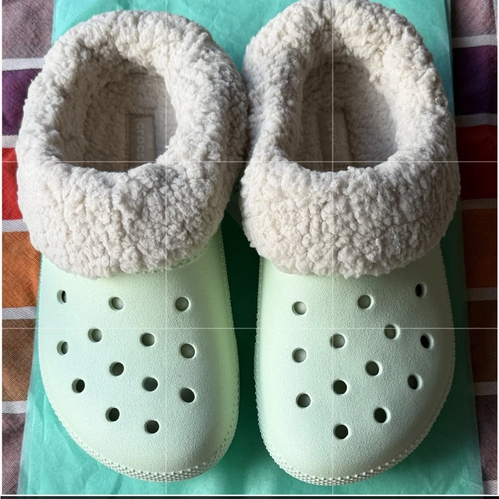 🛌 CROCS LINED CLOGS 🛌 NWT 🛌 - Picture 2 of 16